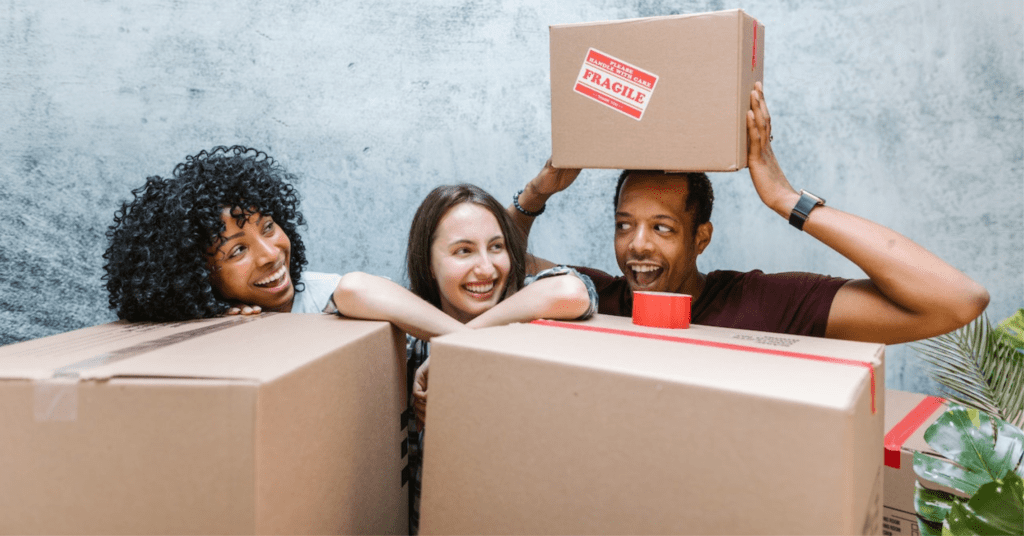 Where To Get Boxes For Moving? 21 Places To Find It For Free 1 people getting free moving boxes
